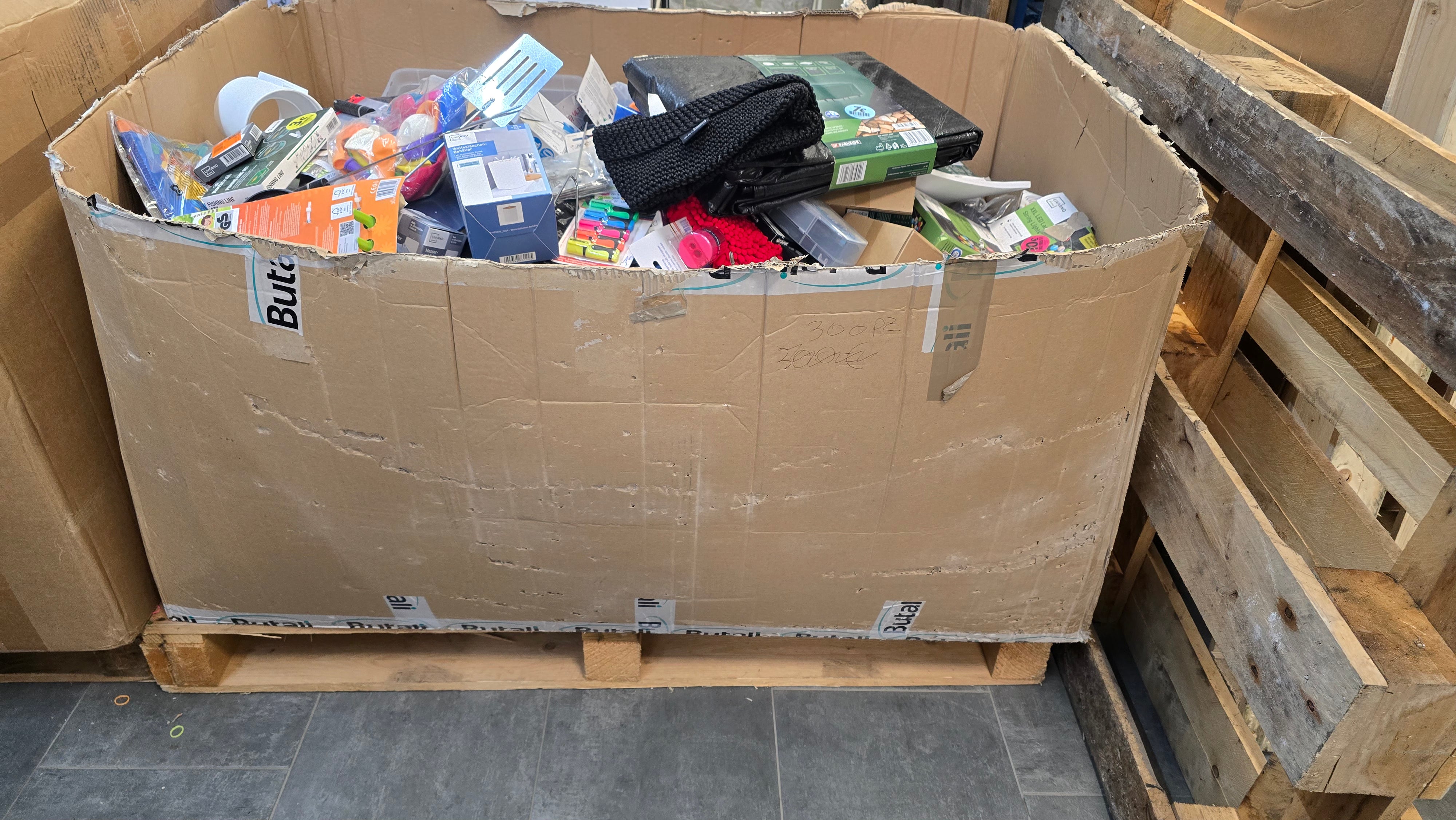 BANCALE DI OLTRE 300 PEZZI