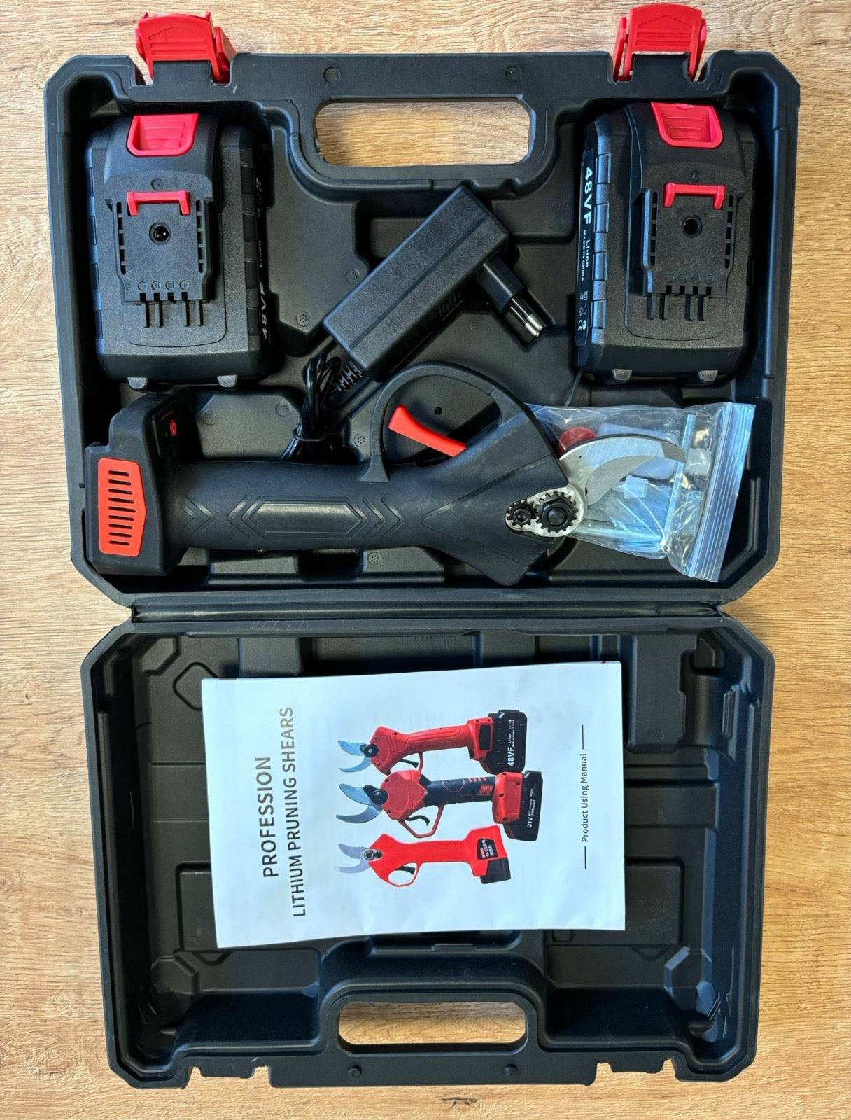 Forbice da lavoro professionale con 2 batterie