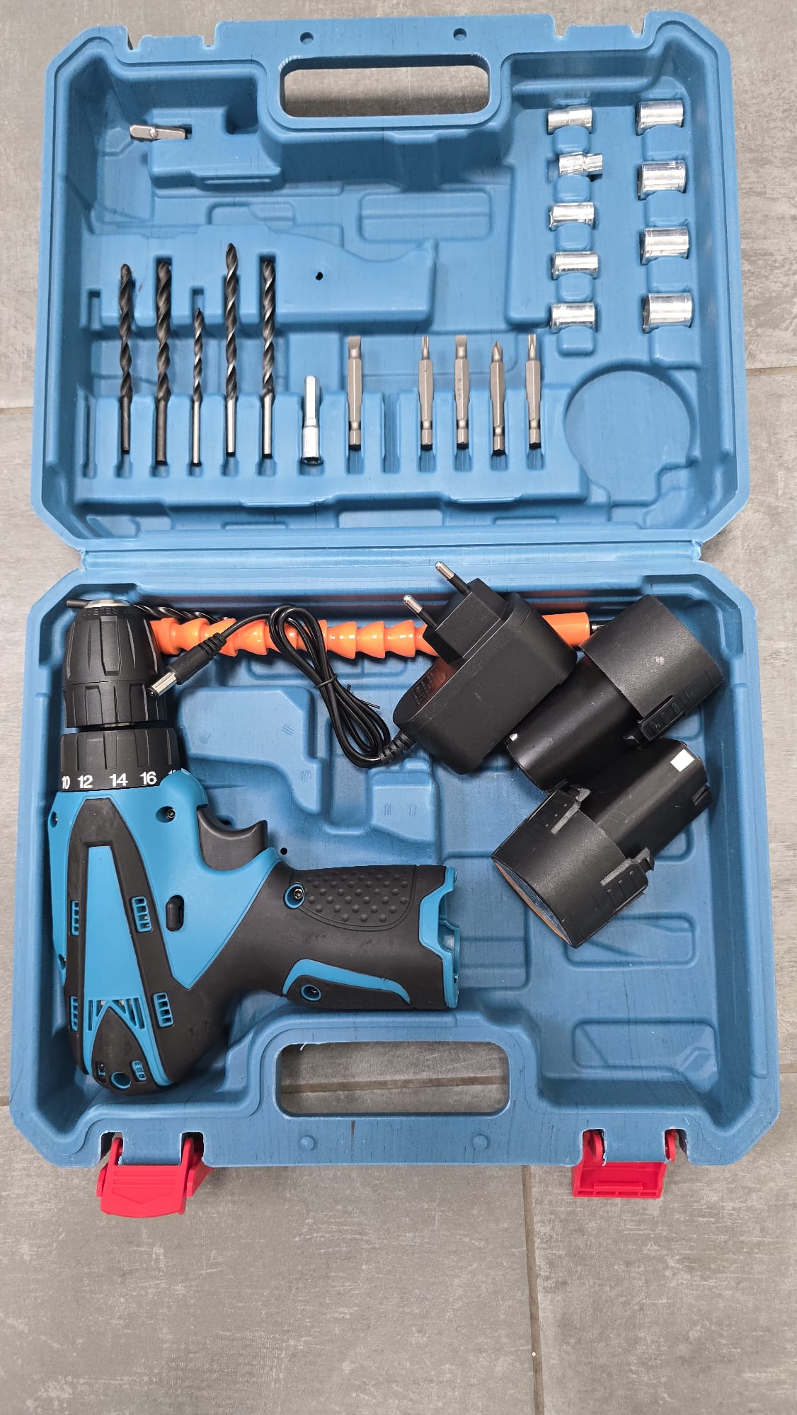 AVVITATORE + 2 BATTERIE + PUNTE