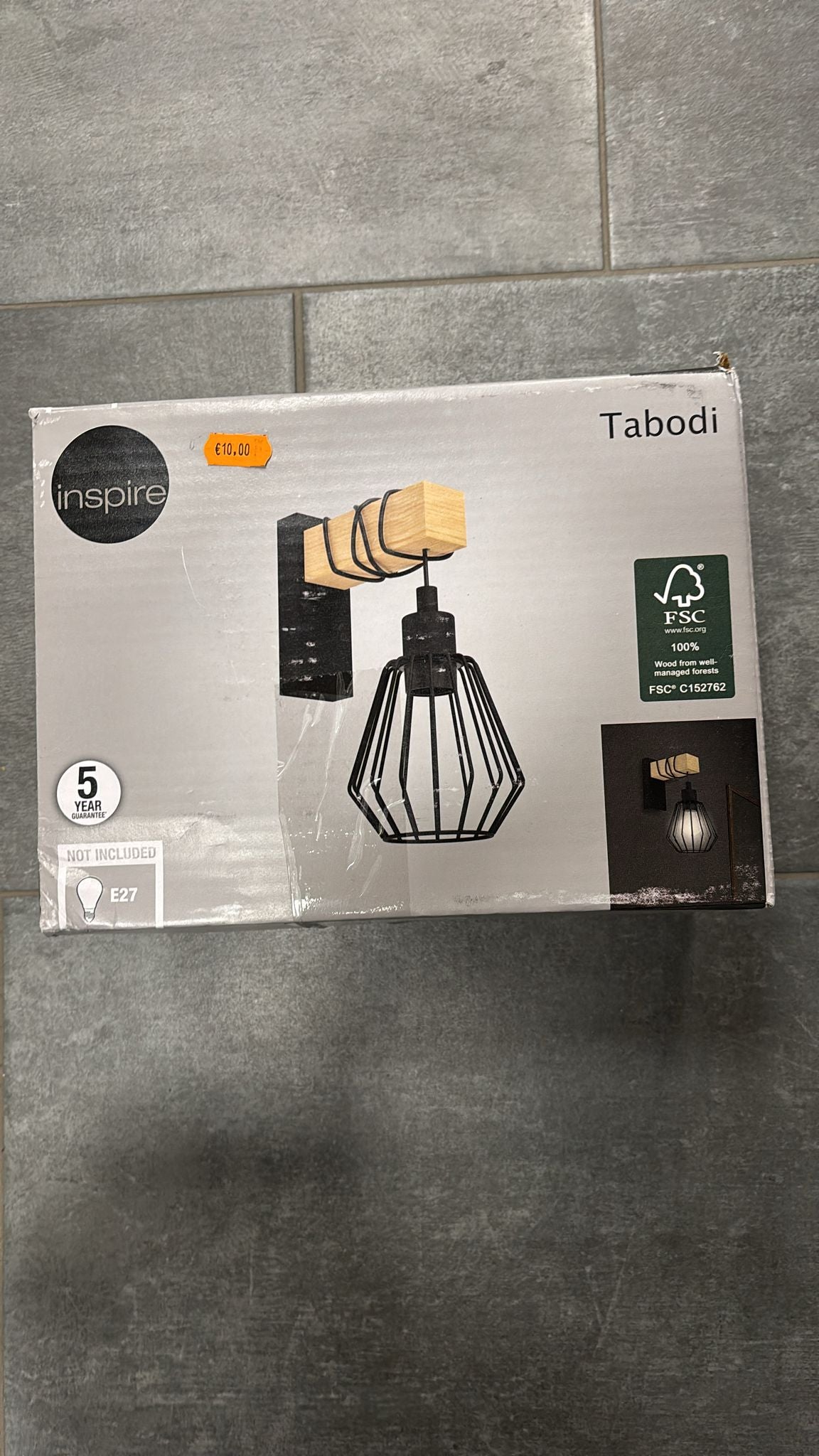 Lampada in acciaio  da parete   nera con supporto in legno