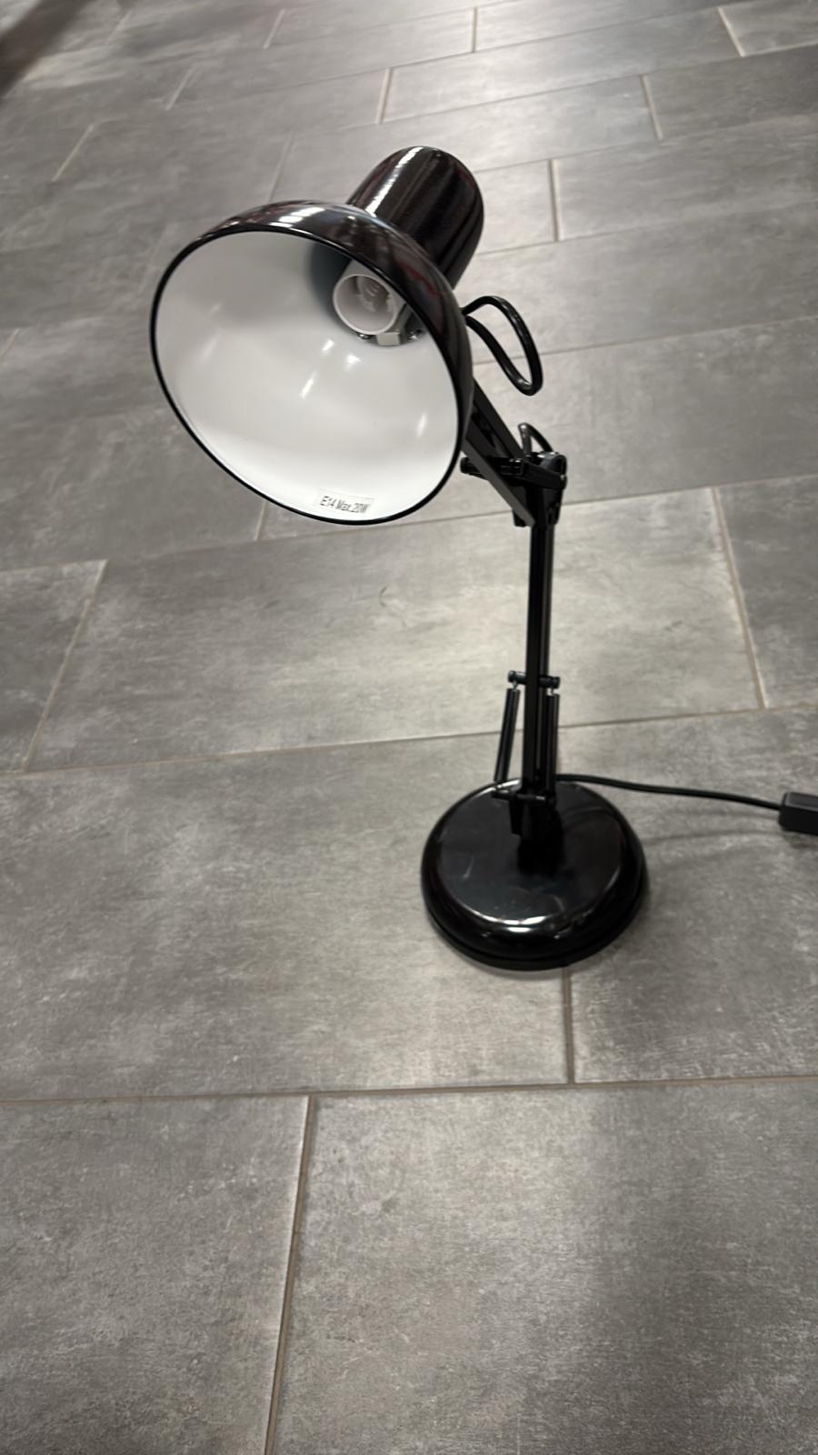 Lampada da tavolo nera con braccio regolabile