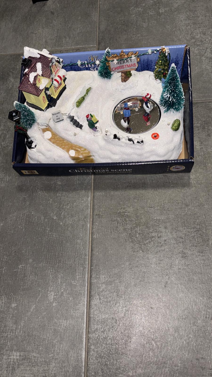 Christmas scene pista di pattinaggio con luci e movimento incorporato