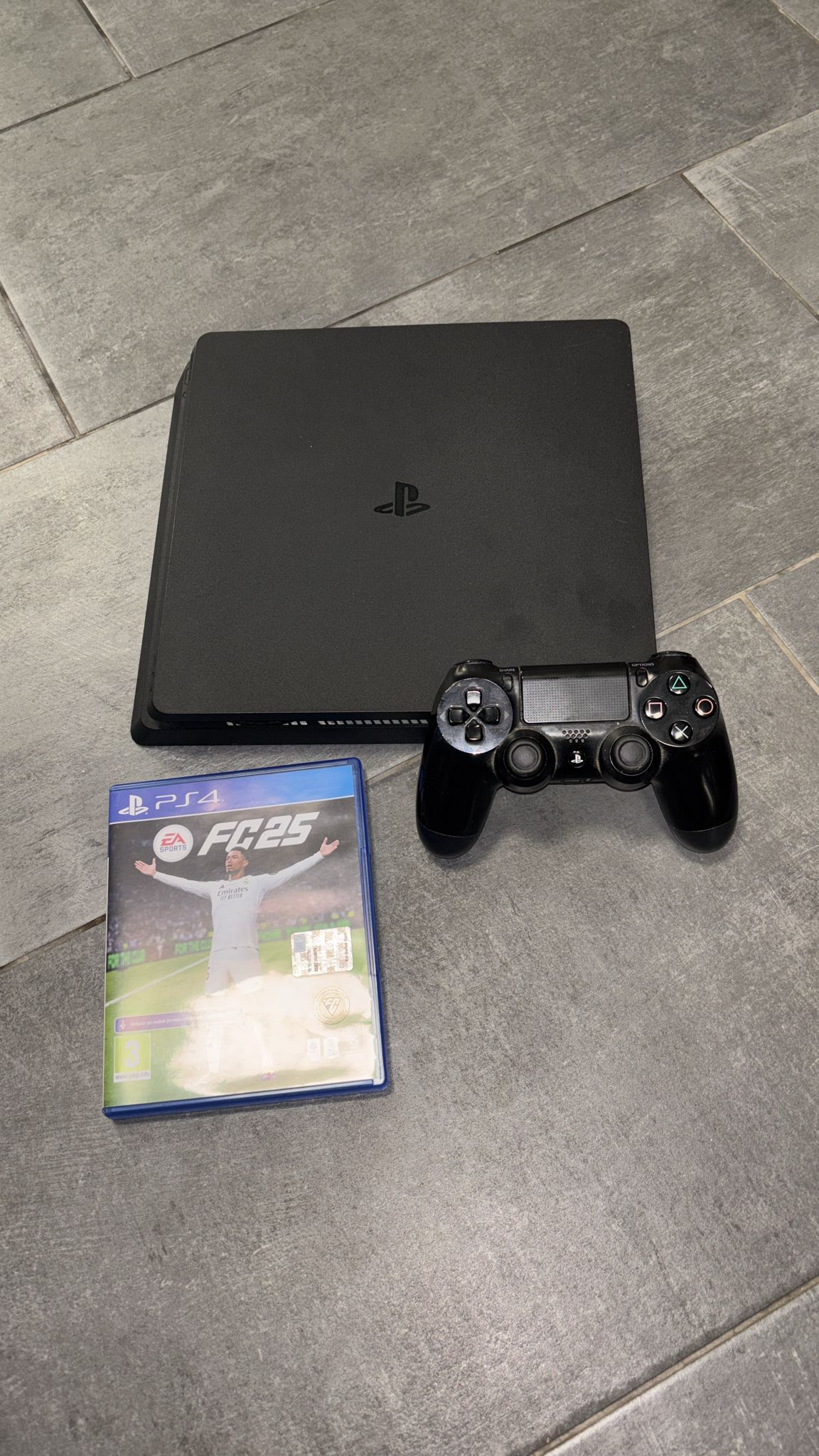 Play station 4slim 1 terabyte, con gioco Fifa 25