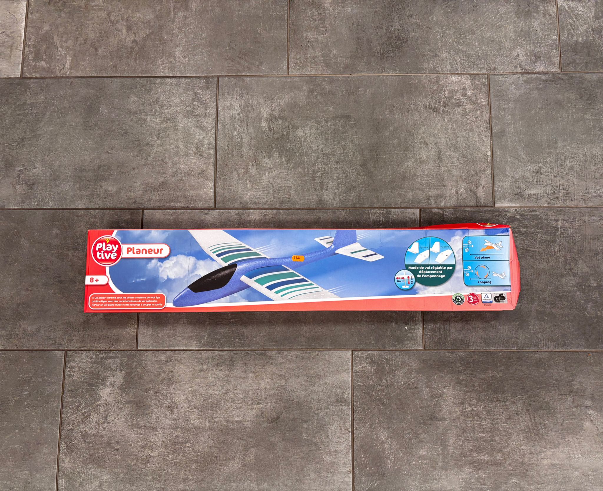 Aeroplano disponibile blu e rosso, con modalità di volo regolabile per un fluido spostamento, ultraleggero  con caratteristiche di volo ottimali