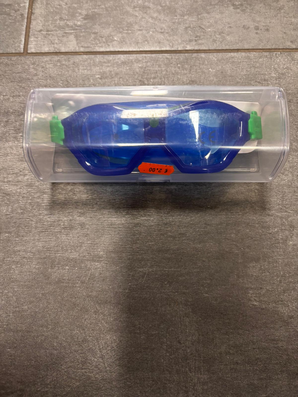 Occhiali da nuoto per bambini con rivestimento interno antinebbia, per garantire una vista limpida