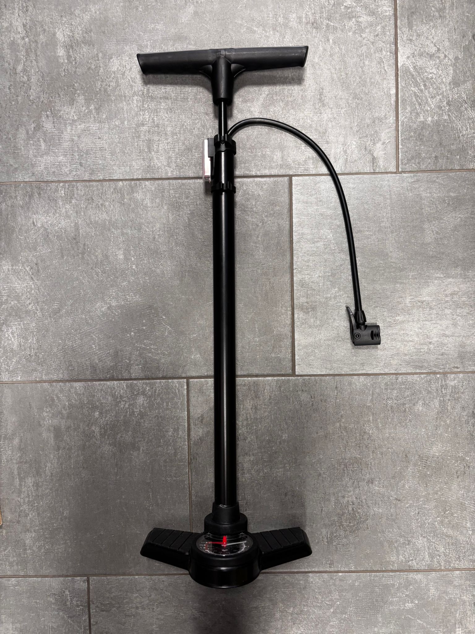 Pompa a piantana per biciclette o altri oggetti gonfiabili