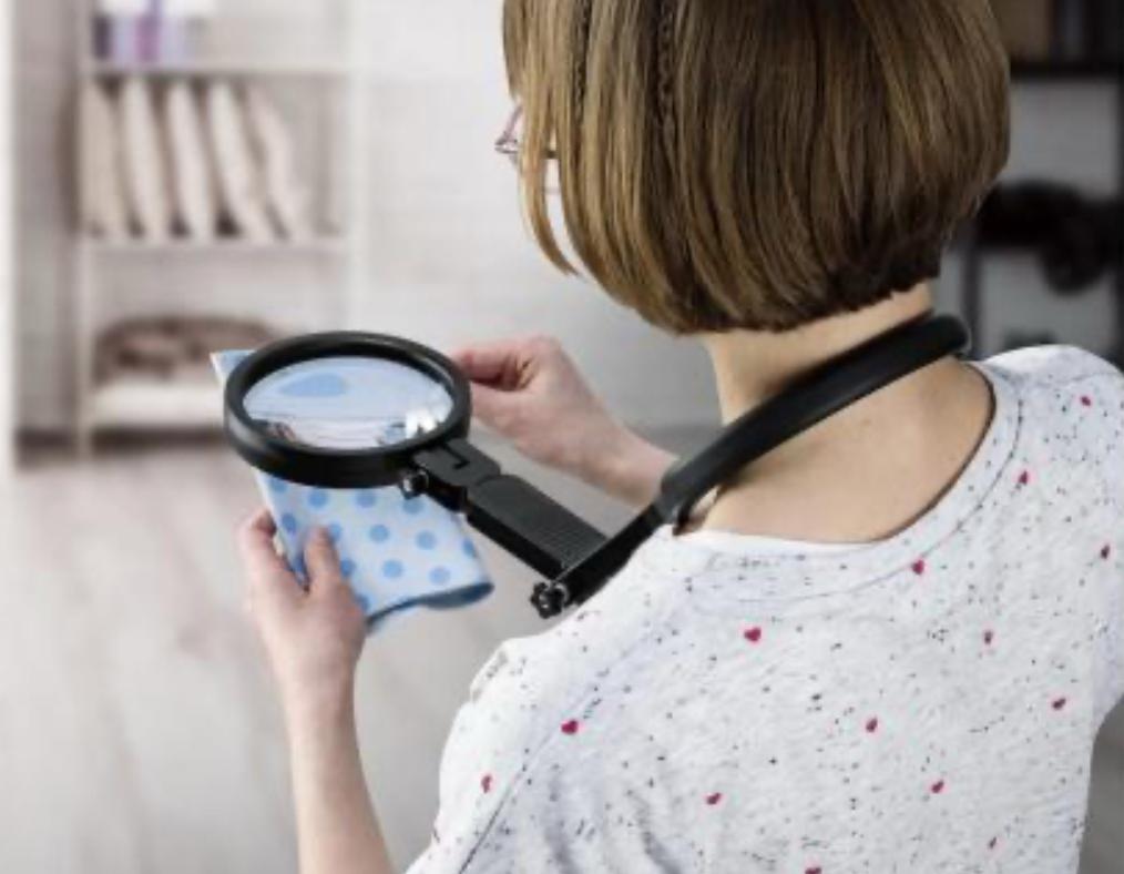 Lente dβingrandimento robusta e girevole, da posizionare sul tavolo o appendere al collo