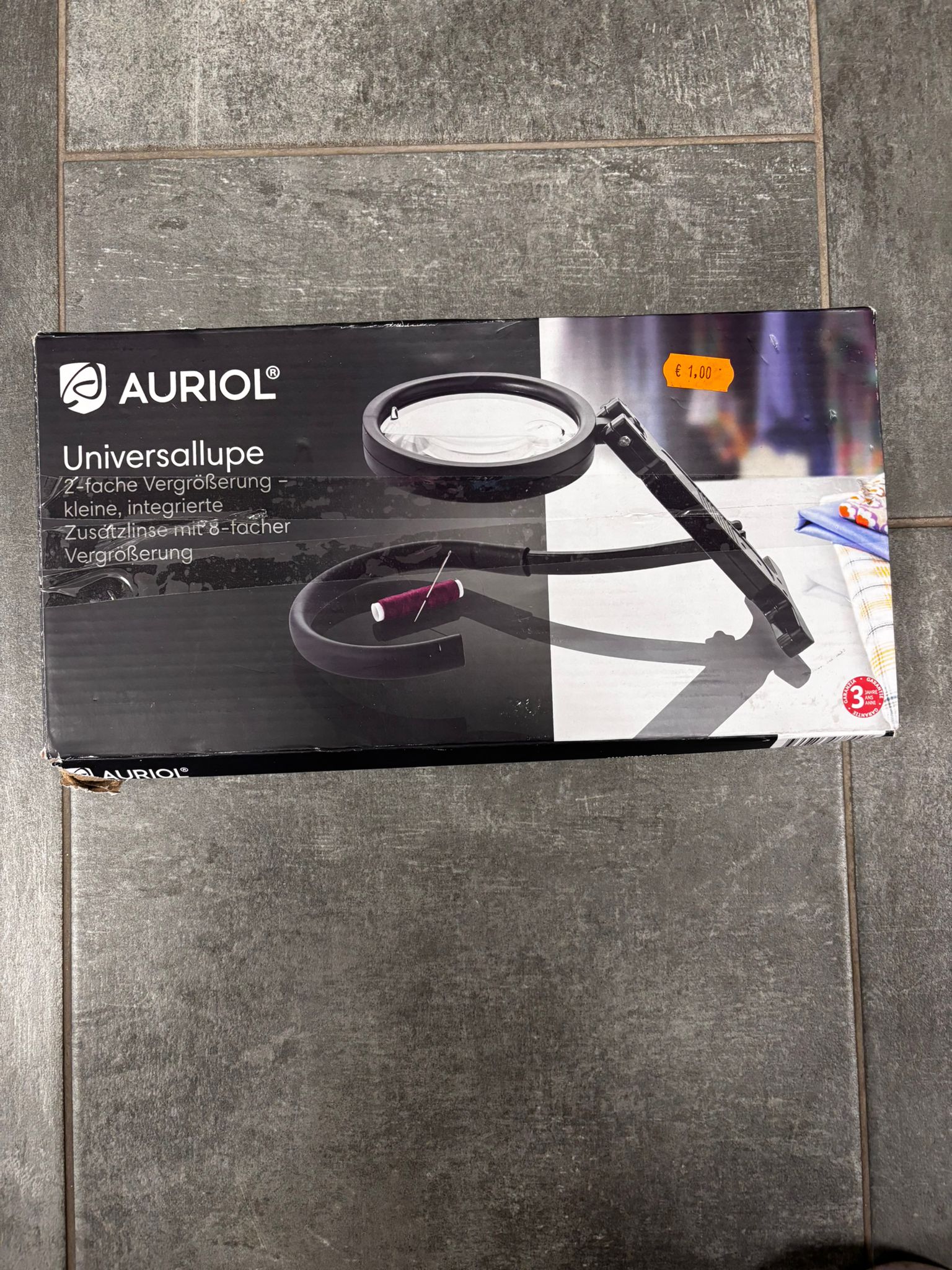 Lente dβingrandimento robusta e girevole, da posizionare sul tavolo o appendere al collo