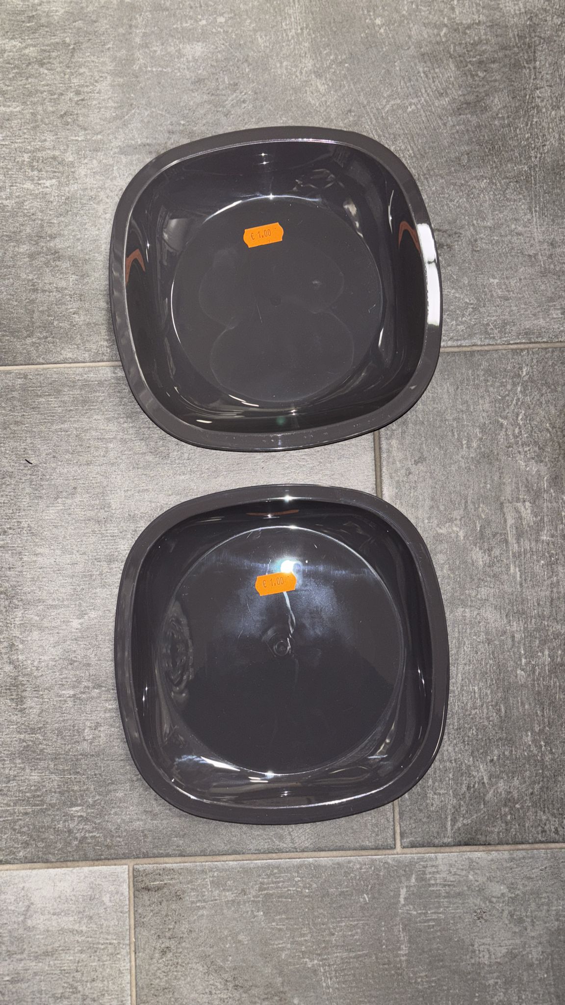 Piatti piani o fondi di plastica dura ideali anche per microonde