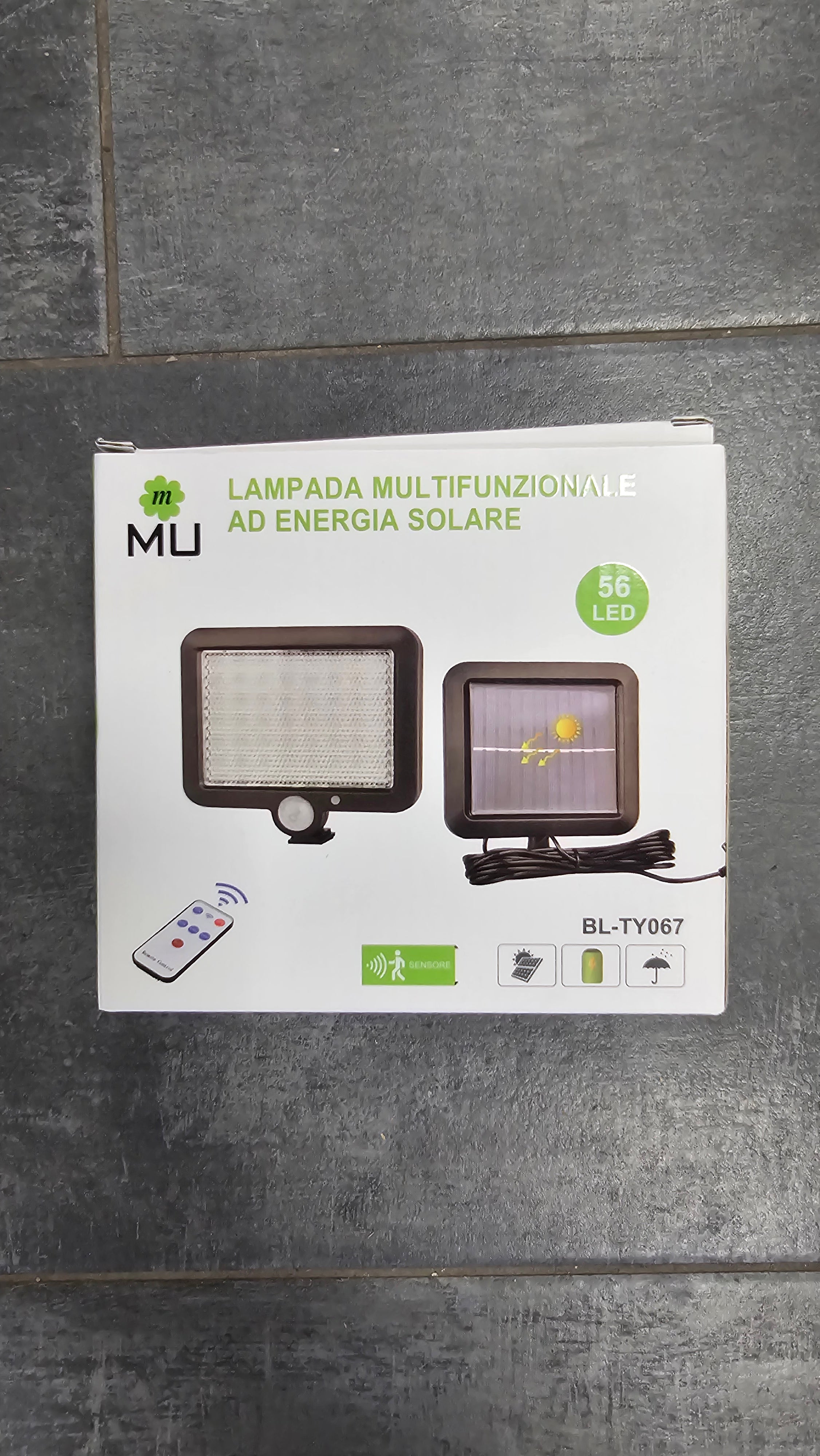 Lampada multi funzionale ad energia solare