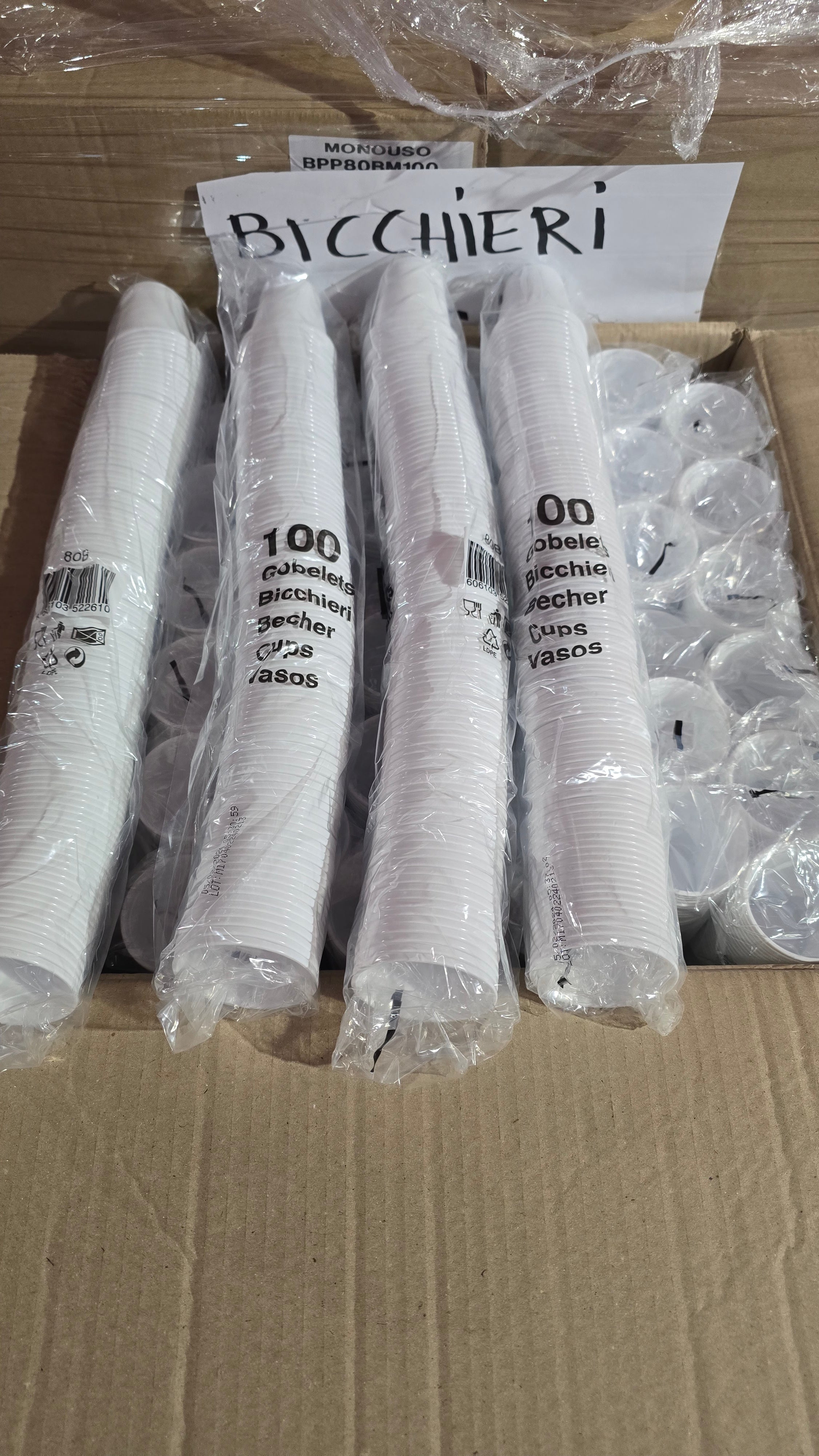 STOCK DI BICCHIERI DA CAFFE IN PLASTICA DA 100 UNITΓ, 240 PEZZI