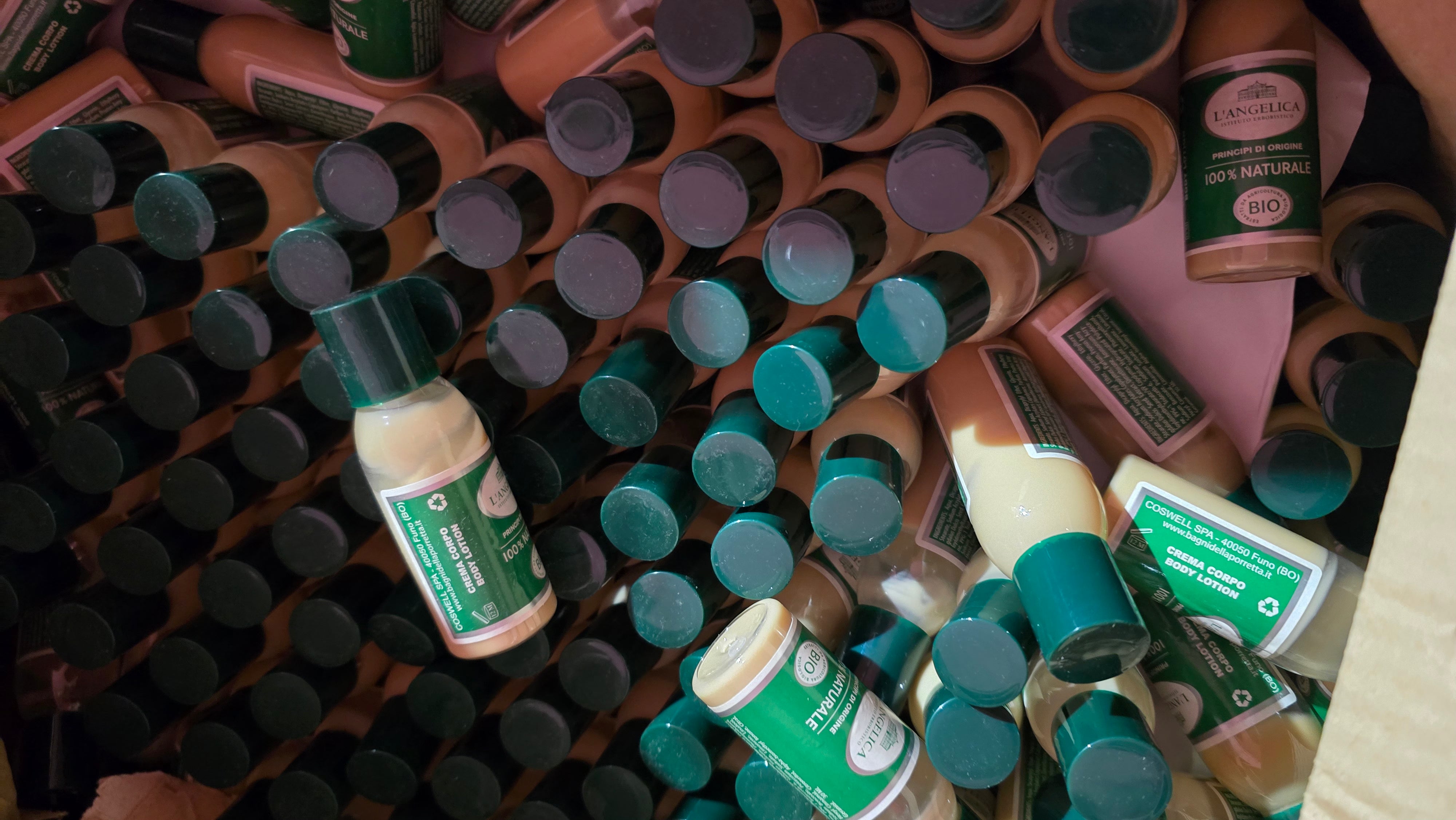 STOCK DI KIT MONOUSO DA VIAGGIO L'ANGELICA, IDEALI PER B&B/HOTEL. OLTRE 1.000 PEZZI