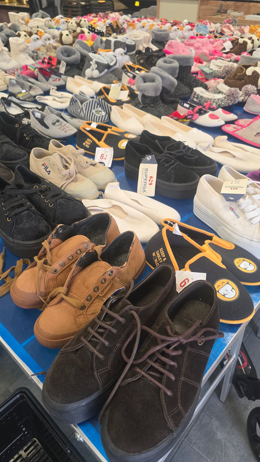 STOCK MISTO  DI SCARPE UOMO DONNA, PANTOFOLE BIMBO/A.   25 PAIA.