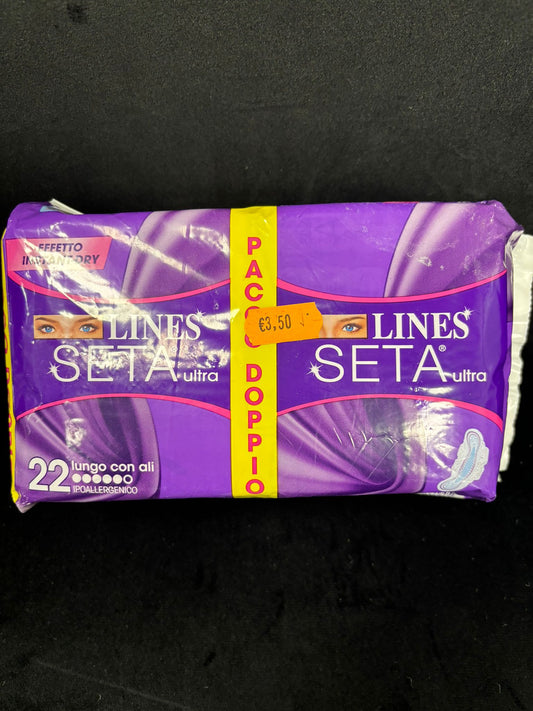 LINES SETA ULTRA - PACCO DOPPIO 22 UNITÀ LUNGO CON ALI IPOALLERGENICO