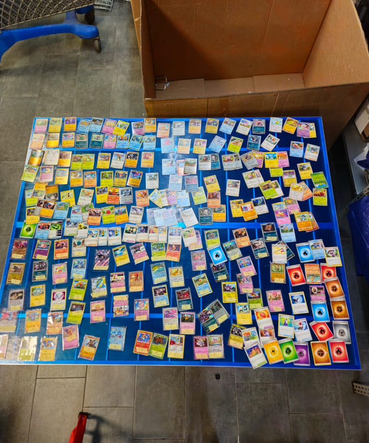 Lotto Carte Pokémon ~270 pezzi | Rare, Olografiche, Energie | Ideale Collezionisti